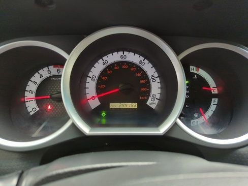 Used 2012 Toyota Tacoma 4x4 Double Cab image 17