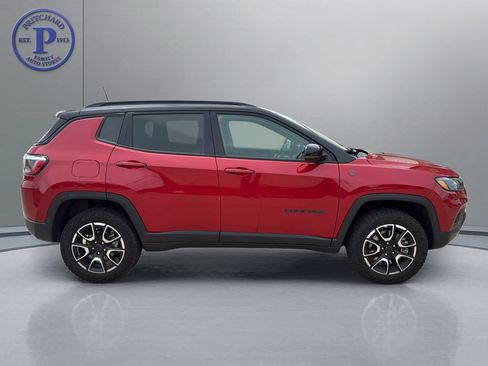 Used 2025 Jeep Compass Trailhawk AWD/4WD image 8