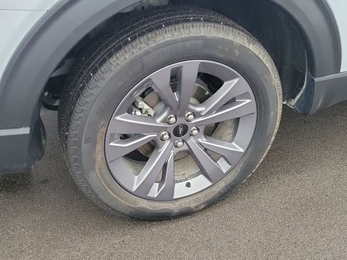 Used 2025 Ford Explorer Active w/ Active Comfort Package image 5