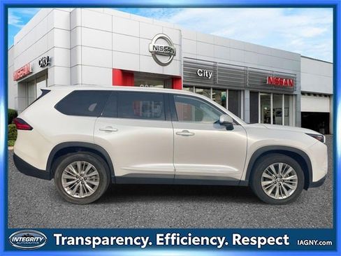 Used 2024 Toyota Grand Highlander XLE image 4