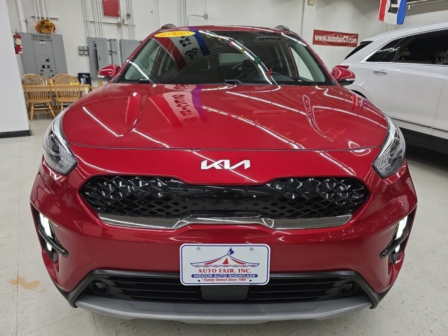 Used 2022 Kia Niro Touring Special Edition FWD image 2