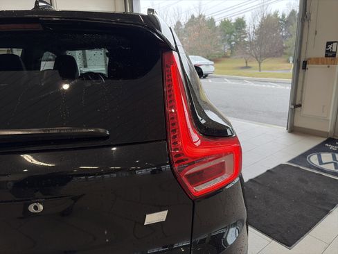 Used 2021 Volvo XC40 P8 Recharge image 8