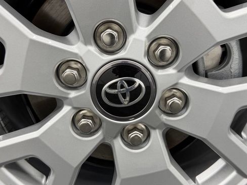Used 2026 Toyota Tacoma SR5 AWD/4WD image 17
