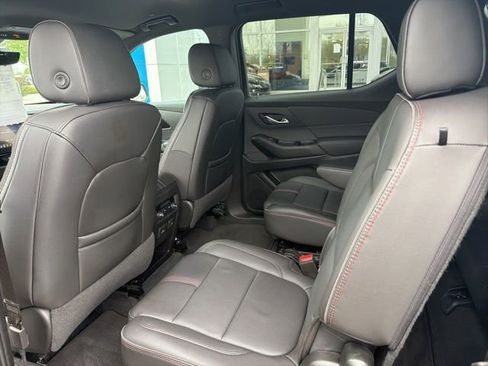 Used 2023 Chevrolet Traverse RS FWD image 20