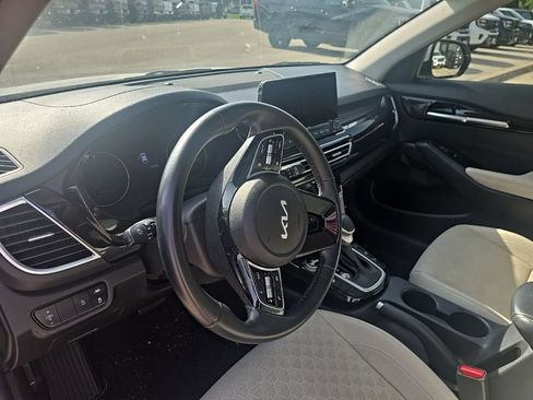 Used 2022 Kia Seltos EX AWD/4WD image 6