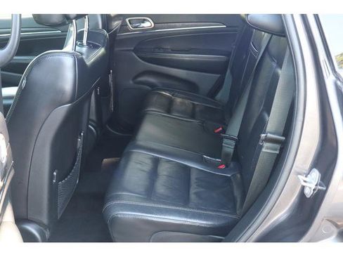 Used 2017 Jeep Grand Cherokee Limited AWD/4WD image 8