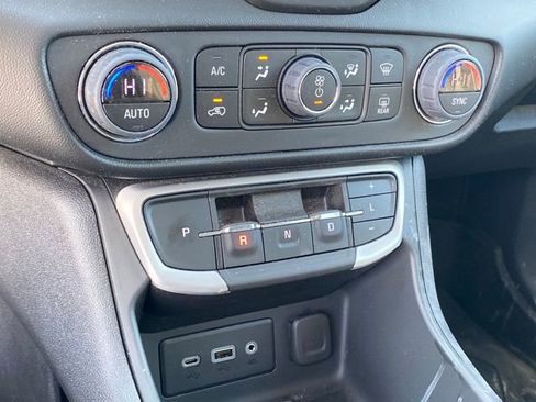 Certified 2023 GMC Terrain SLE w/ Driver Convenience Package image 11