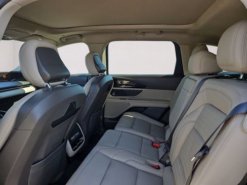 Used 2025 Lincoln Nautilus Reserve AWD/4WD image 17