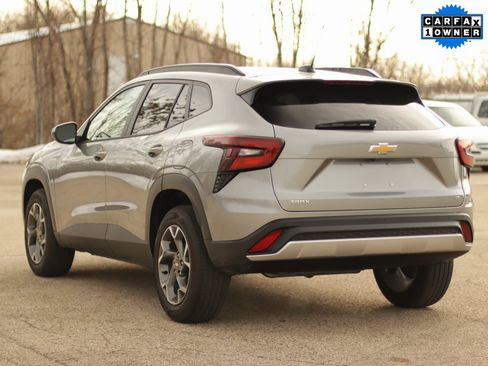 Used 2025 Chevrolet Trax LT w/ Driver Confidence Package image 5