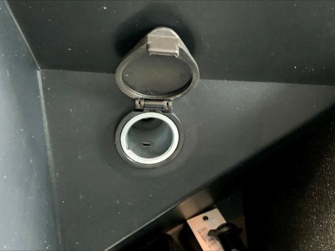 Used 2020 Toyota Tundra SR5 w/ SR5 Leather Package image 33