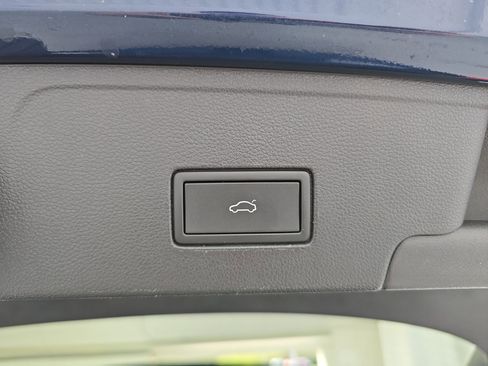 Used 2023 Volkswagen Atlas Cross Sport SE image 13