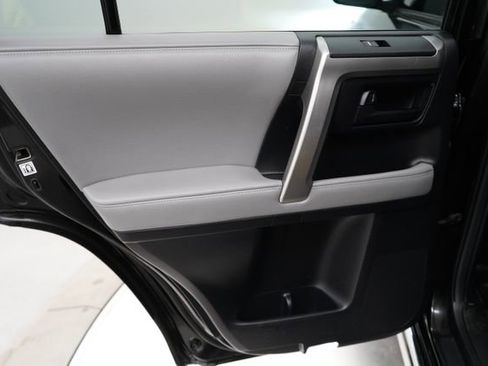 Used 2013 Toyota 4Runner SR5 w/ Premium Pkg AWD/4WD image 39