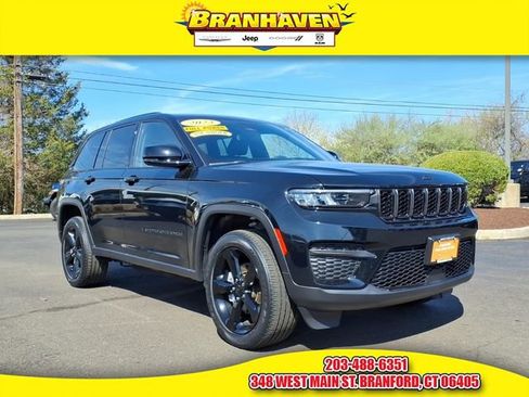 Certified 2023 Jeep Grand Cherokee Altitude AWD/4WD image 1
