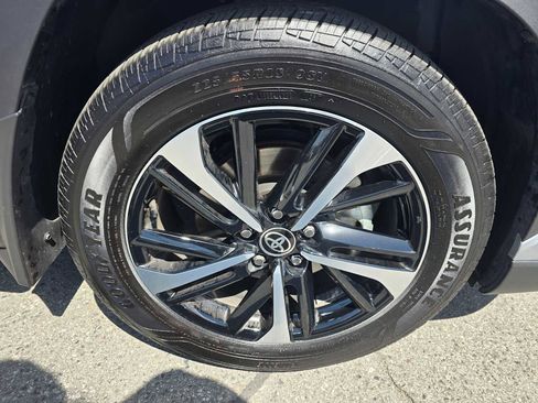 Used 2025 Toyota Corolla Cross AWD Hybrid image 9