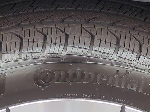 Certified 2025 BMW X1 xDrive28i w/ Premium Package image 12