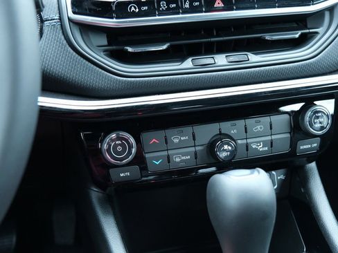 New 2026 Jeep Compass Latitude image 21