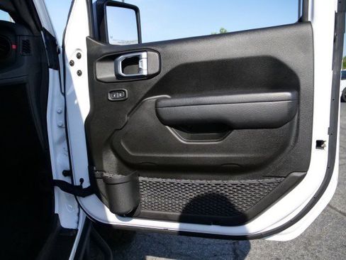 Used 2024 Jeep Gladiator Rubicon w/ Technology Group AWD/4WD image 44