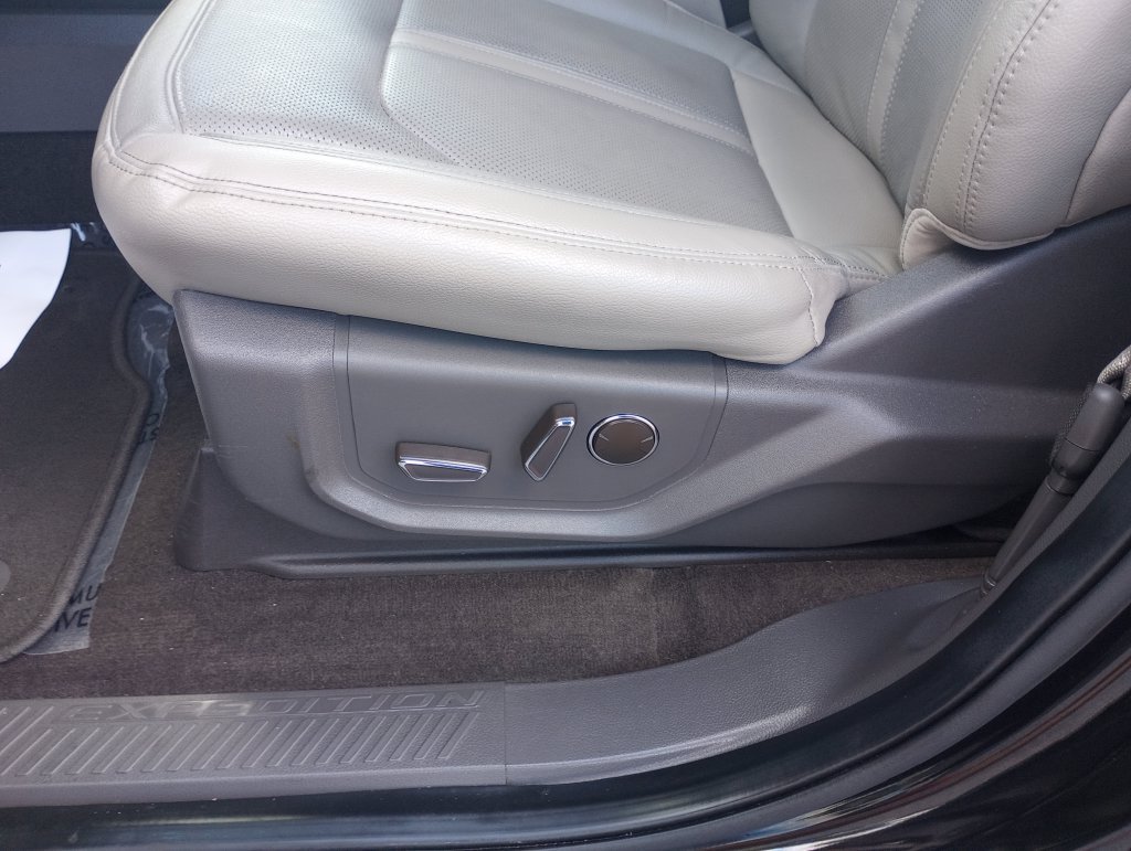 Used 2020 Ford Expedition Limited RWD image 23