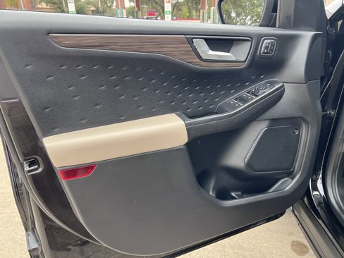 Used 2020 Ford Escape Titanium image 26