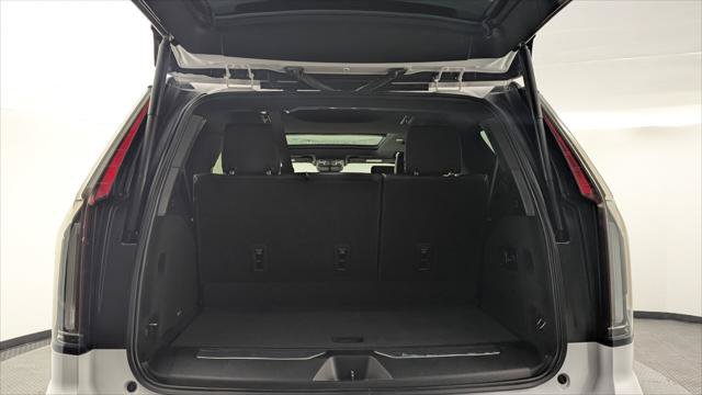 Used 2022 Cadillac Escalade Premium Luxury AWD/4WD image 18