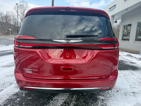 New 2026 Chrysler Pacifica Select image 9