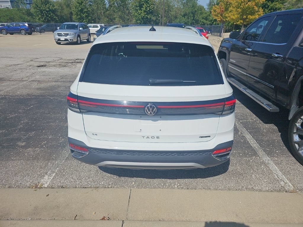 Used 2025 Volkswagen Taos SE AWD/4WD image 6