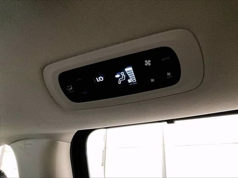 Used 2022 Chrysler Pacifica Touring-L FWD image 33