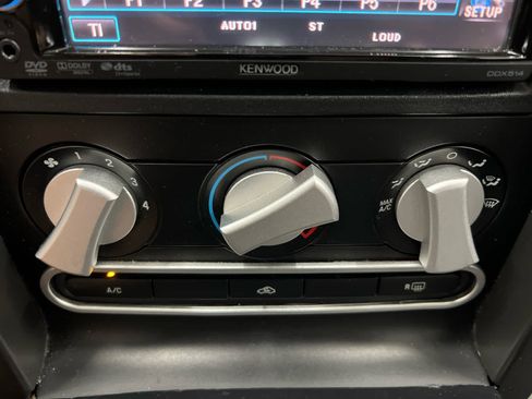 Used 2005 Ford Mustang Deluxe image 24