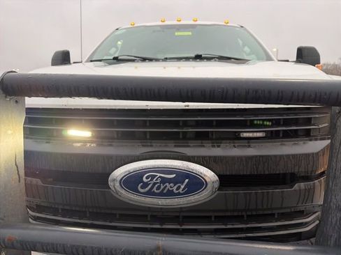 Used 2017 Ford F550 4x4 Crew Cab Super Duty image 15