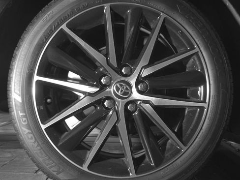 Used 2021 Toyota Camry SE FWD image 13