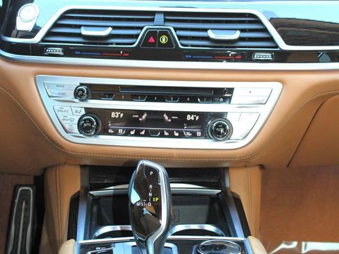 Used 2018 BMW 740i image 13