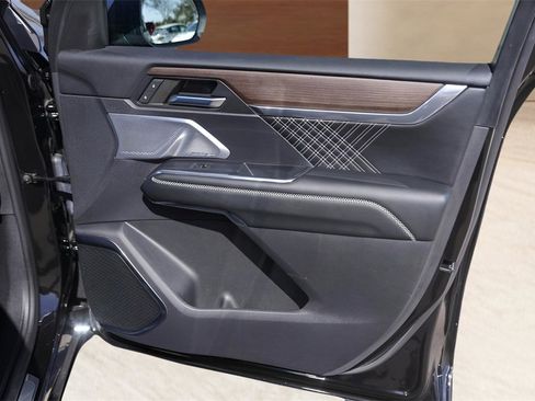 Used 2024 GMC Acadia Denali w/ Super Cruise Package image 28