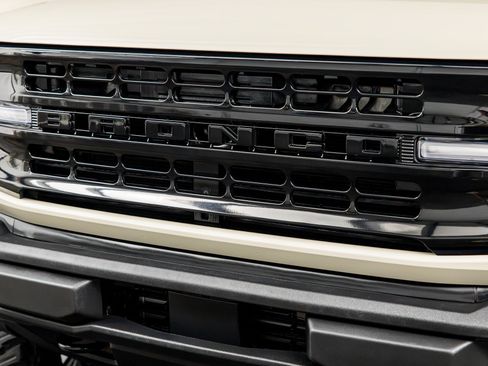 Used 2025 Ford Bronco Outer Banks AWD/4WD image 4