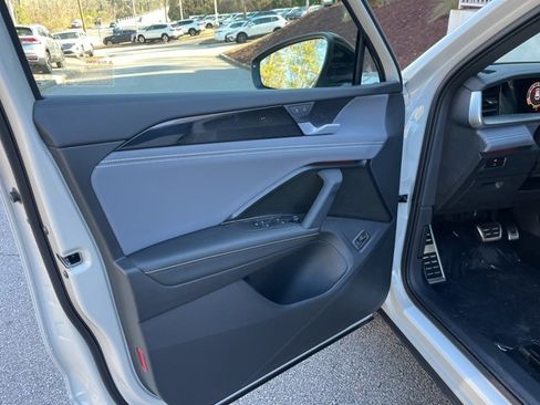 New 2026 Volkswagen Tiguan SE R-Line image 5