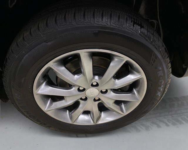 Used 2018 Jeep Cherokee Limited AWD/4WD image 18