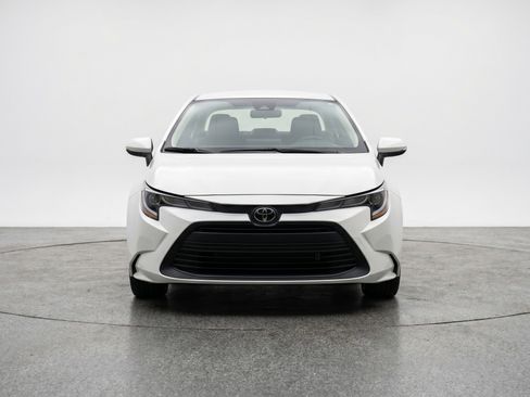 Used 2025 Toyota Corolla LE FWD image 2