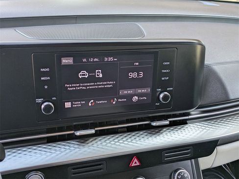 Used 2024 Kia Carnival LX image 18