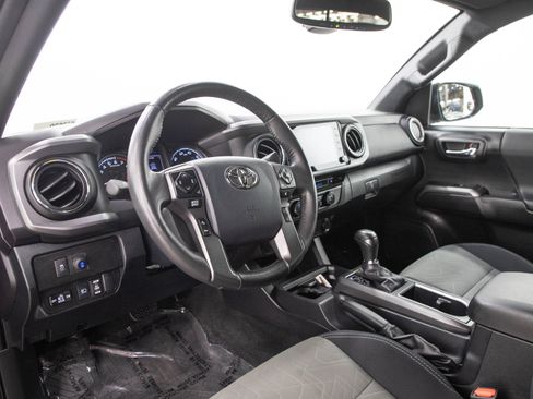 Used 2020 Toyota Tacoma TRD Sport AWD/4WD image 24