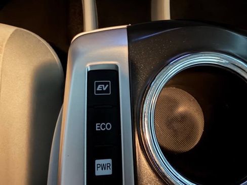 Used 2012 Toyota Prius V Five image 14