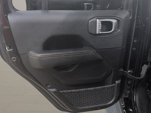 Used 2023 Jeep Wrangler Unlimited Sahara AWD/4WD image 16
