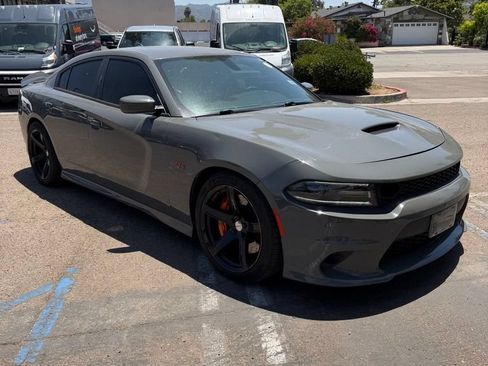 Used 2018 Dodge Charger R/T Scat Pack RWD image 2