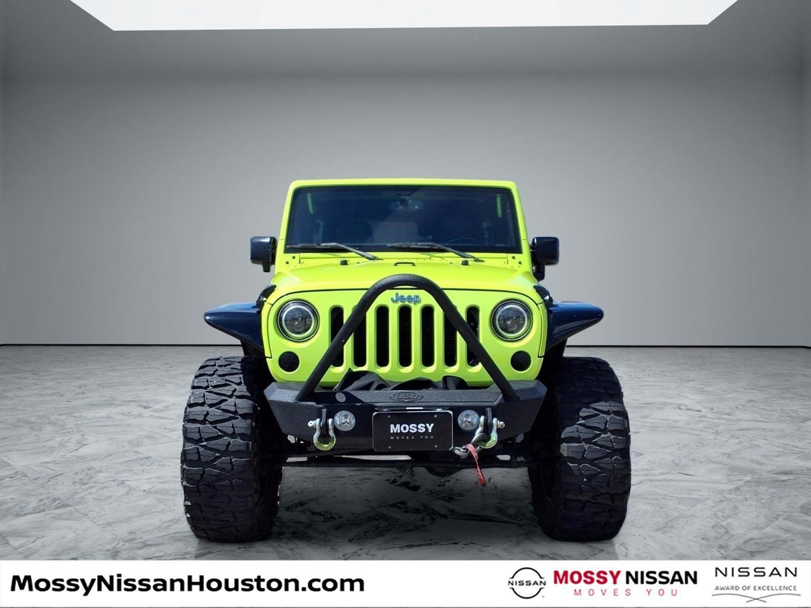 Used 2016 Jeep Wrangler Unlimited Rubicon w/ Connectivity Group AWD/4WD image 3