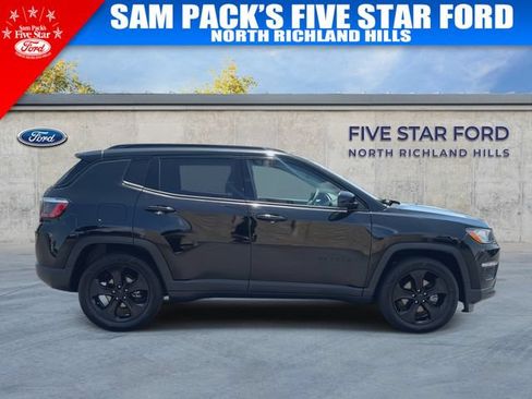 Used 2021 Jeep Compass Latitude FWD image 10