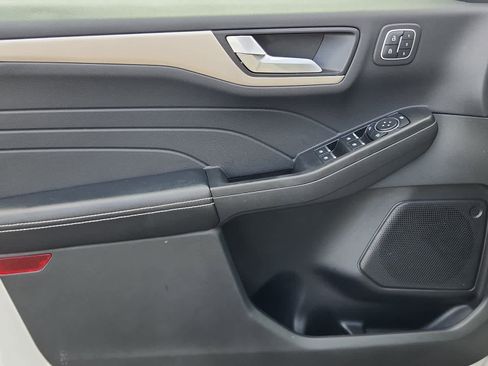 Used 2022 Ford Escape SEL w/ Technology Package image 9