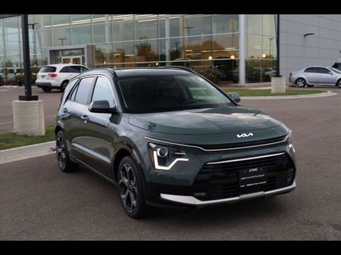 Used 2023 Kia Niro EX Touring image 2