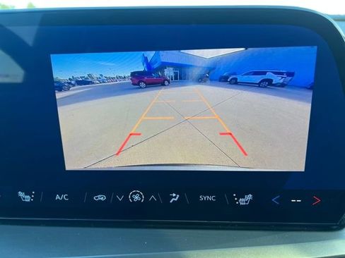 Certified 2025 Chevrolet Traverse LT image 24