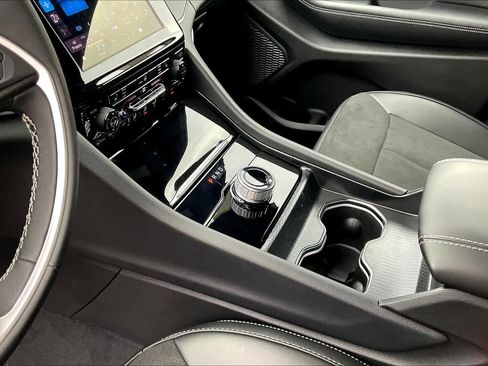 New 2025 Jeep Grand Cherokee Altitude image 7