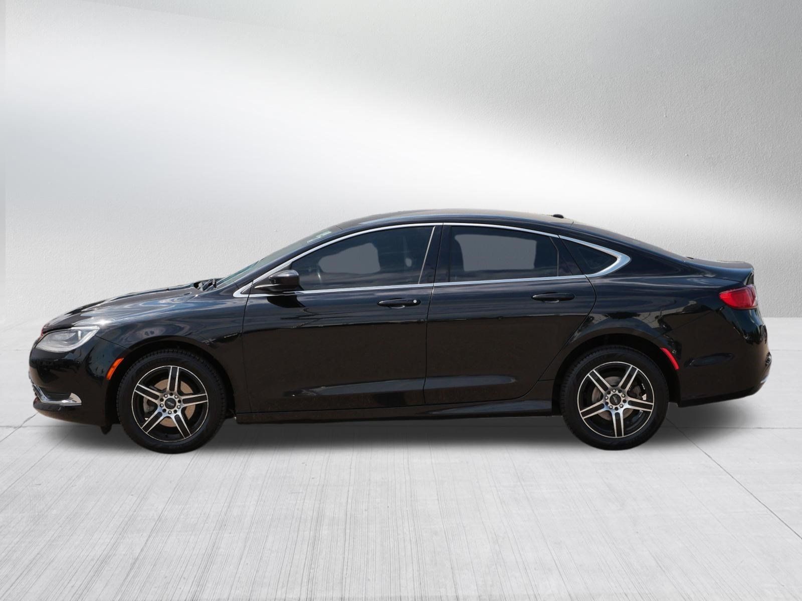 Used 2015 Chrysler 200 Limited w/ Convenience Group FWD image 4