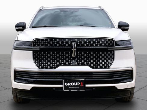 New 2026 Lincoln Navigator Reserve AWD/4WD image 3
