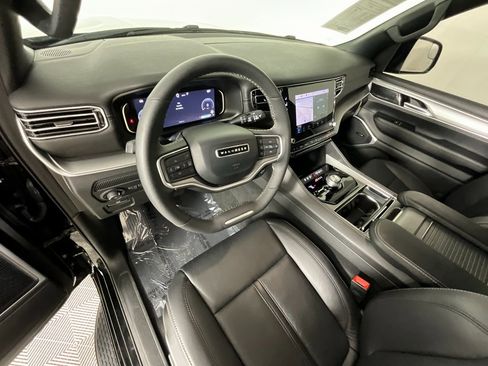 Used 2025 Jeep Wagoneer Series II w/ Premium Group I image 15
